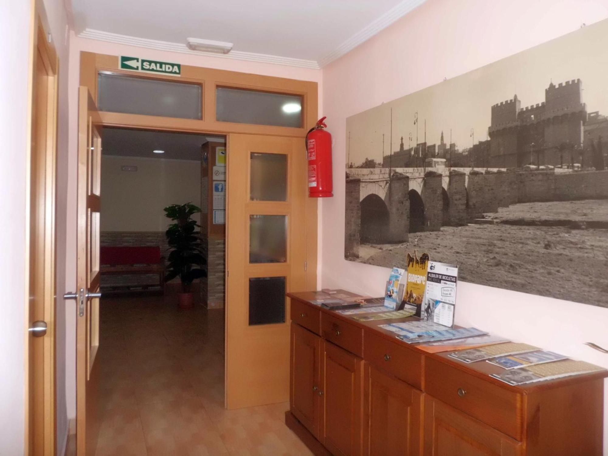 Hostal Abastos Valensiya Dış mekan fotoğraf