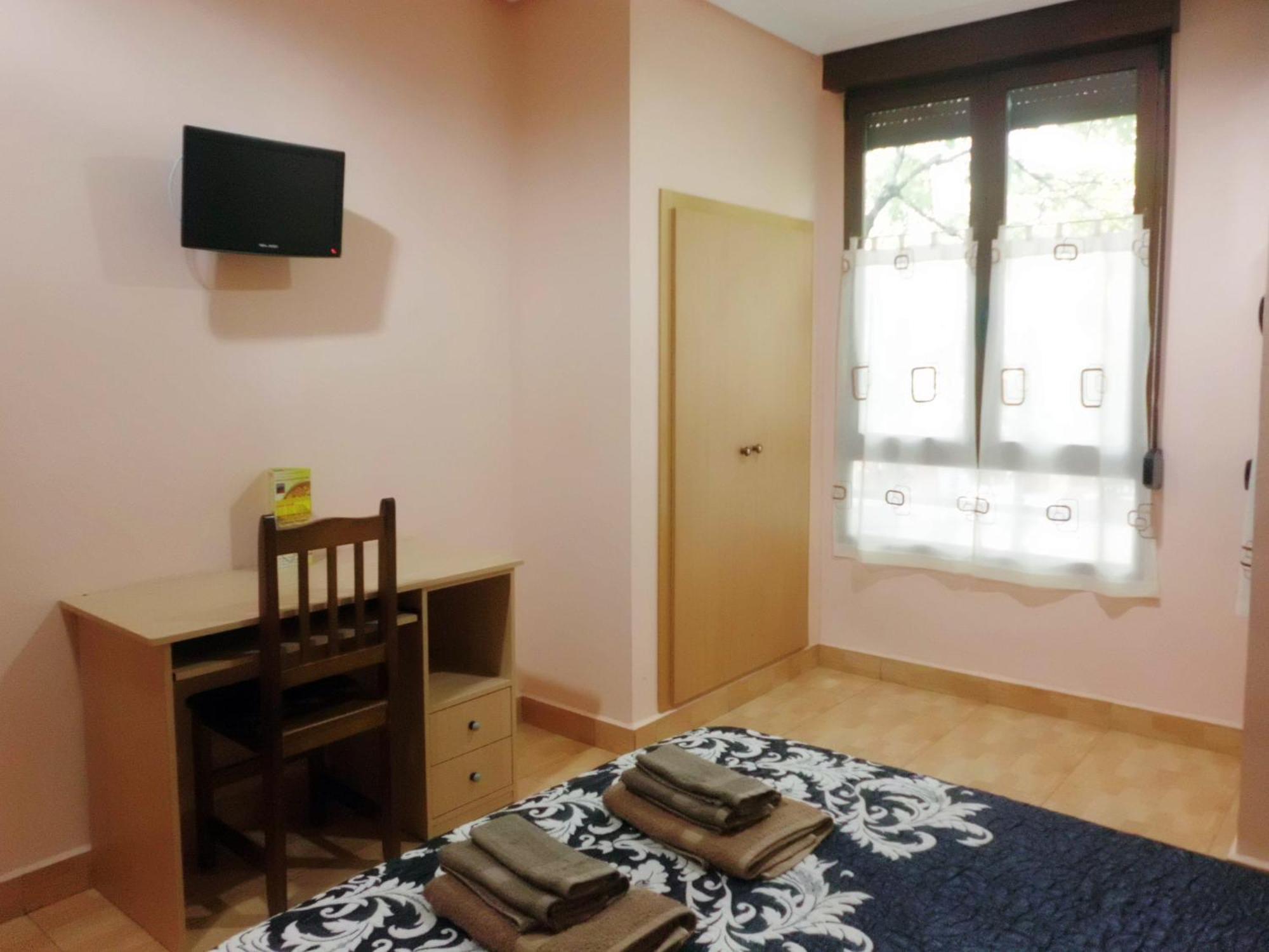 Hostal Abastos Valensiya Dış mekan fotoğraf