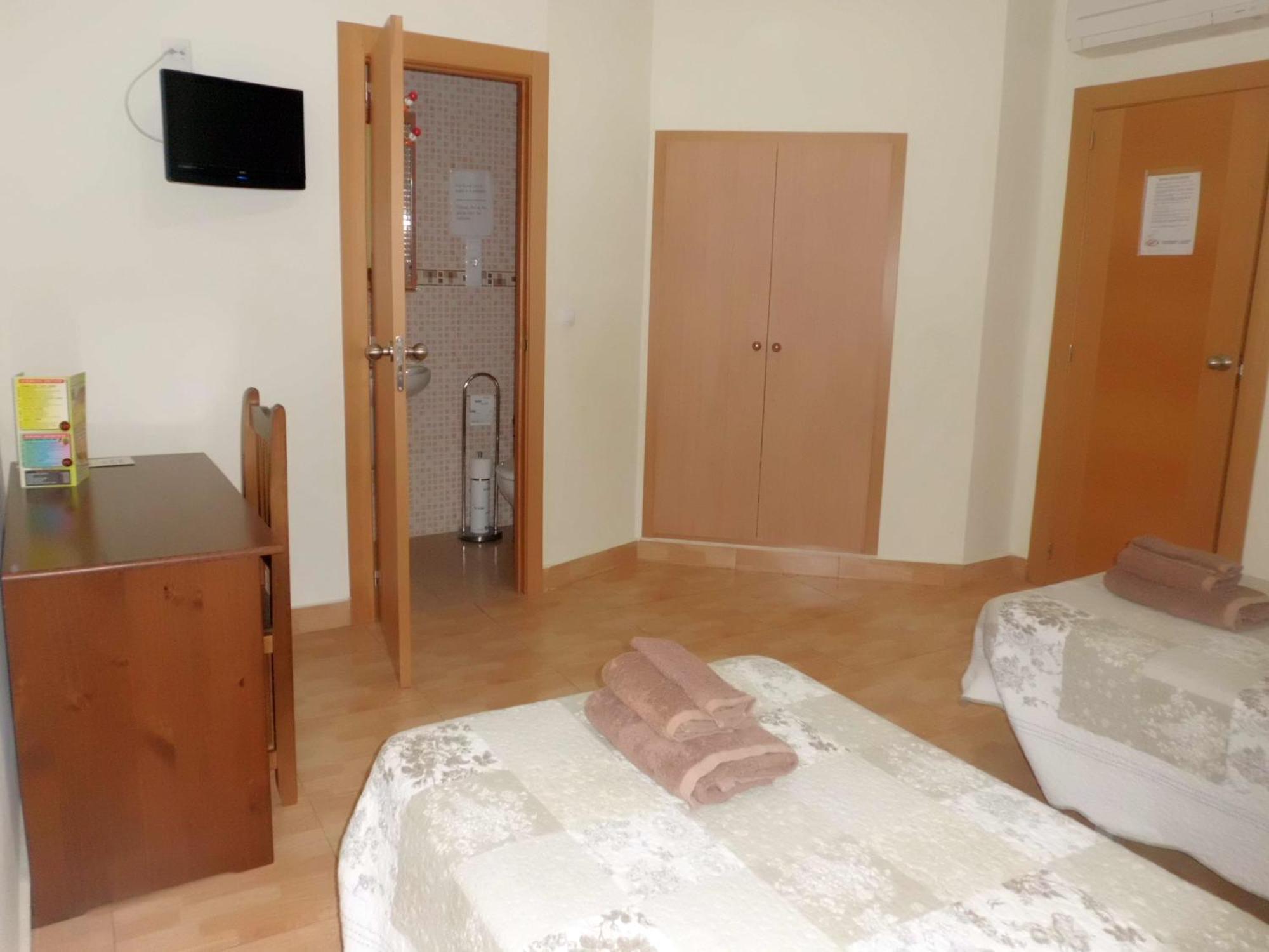 Hostal Abastos Valensiya Dış mekan fotoğraf