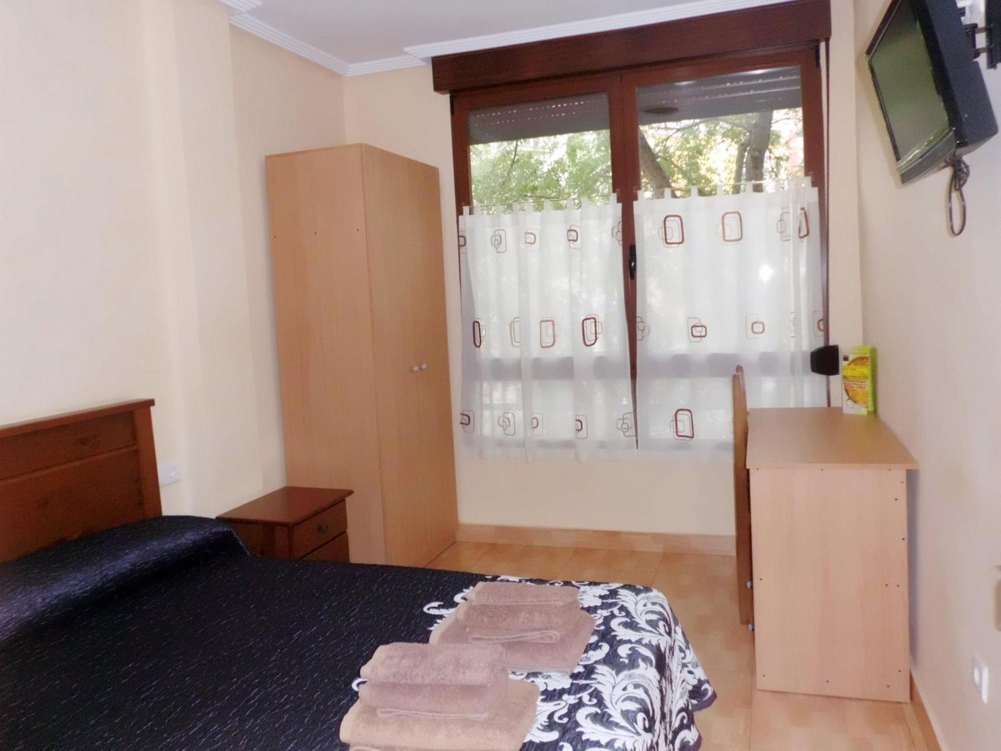 Hostal Abastos Valensiya Dış mekan fotoğraf