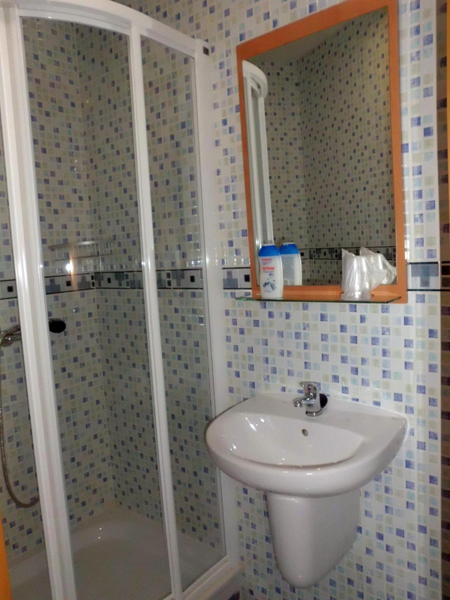 Hostal Abastos Valensiya Dış mekan fotoğraf