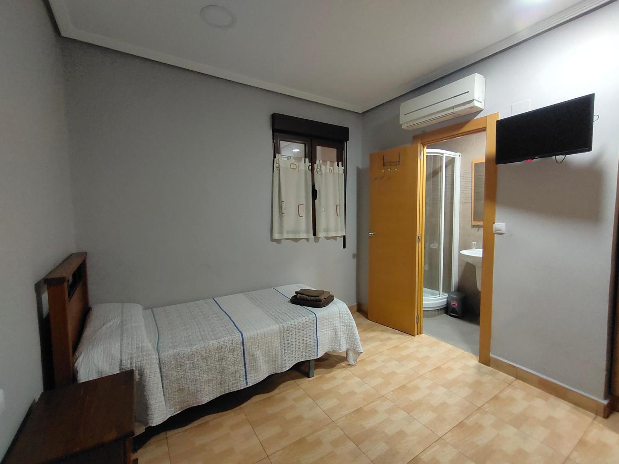 Hostal Abastos Valensiya Dış mekan fotoğraf