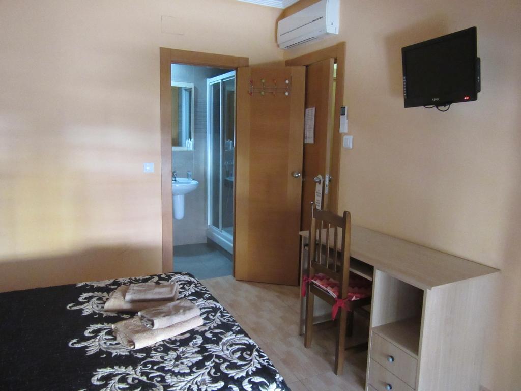 Hostal Abastos Valensiya Dış mekan fotoğraf