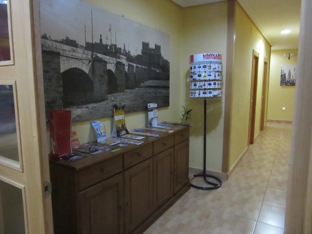 Hostal Abastos Valensiya Dış mekan fotoğraf